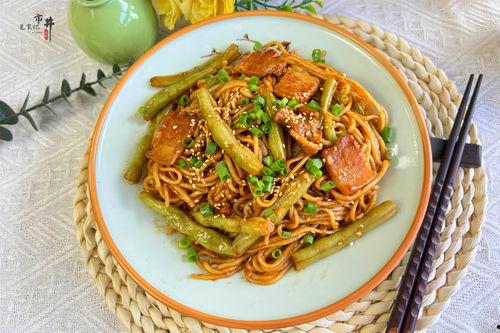 头条豆角焖面的做法,一锅出，豆角焖面，简单易做，营养满分