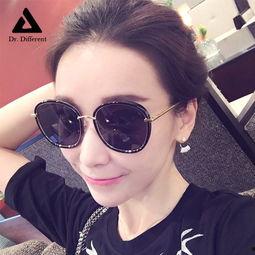 戴墨镜的气质很像网红,气质出众，揭秘网红般的神秘魅力