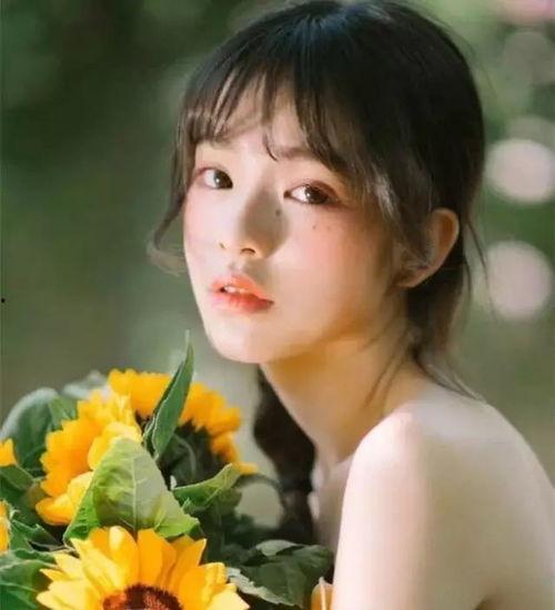 女孩吃瓜头像刘小花,瓜界新宠，女孩吃瓜头像的潮流代表