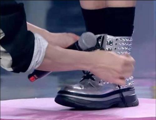 系鞋带明星,揭秘系鞋带明星的璀璨人生