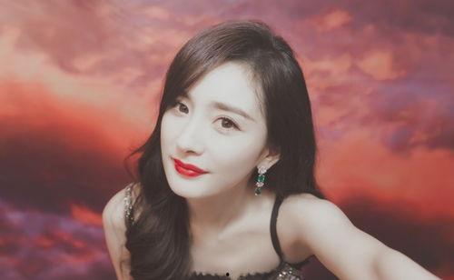 女明星的微博,时尚穿搭与生活点滴分享