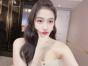 极品网红主播露脸自拍,揭秘幕后真实容颜