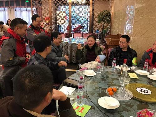 网红宜宾划拳比赛,指尖上的激情对决