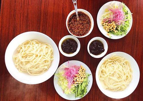 网红炸酱面广告,美味与潮流的完美邂逅