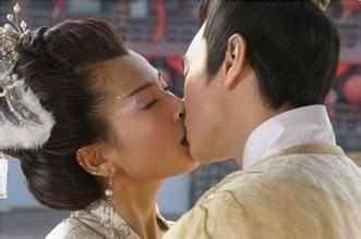 真实明星吻戏视频,激情四溢！真实明星吻戏片段幕后揭秘