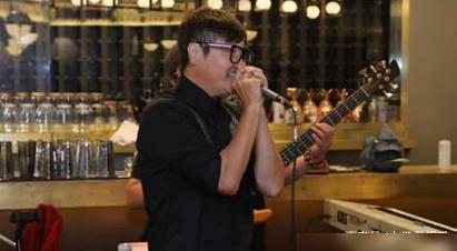 生日打架 明星,生日宴上的明星恩怨对决”