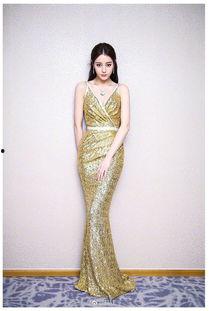 女明星白吊带裙,白吊带裙演绎优雅魅力