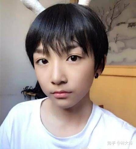 小男生带网红,开启校园潮流新篇章