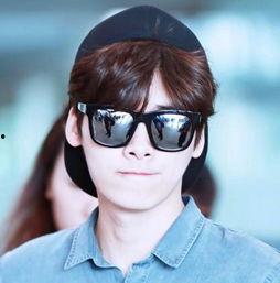 墨镜男明星图,揭秘墨镜男明星的独特魅力